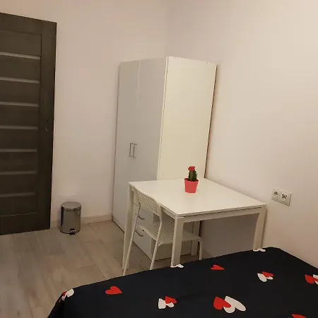 Mirrorroom Pl Airport